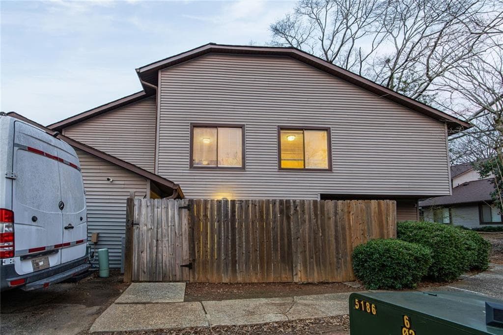 3 bedroom, 3 bathroom, 1,266 sq ft townhouse for sale at 2739 Whitewater Court, Austell, GA 30106 — photo 3