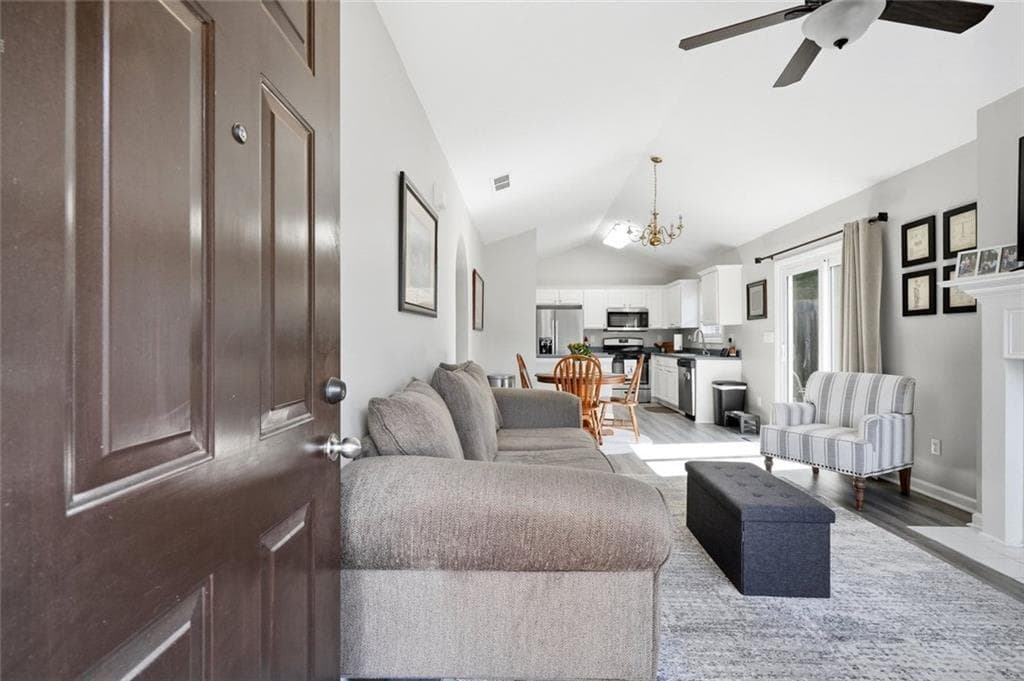 2 bedroom, 1 bathroom, 792 sq ft single family residence for sale at 226 Park Place, Woodstock, GA 30189 — photo 4