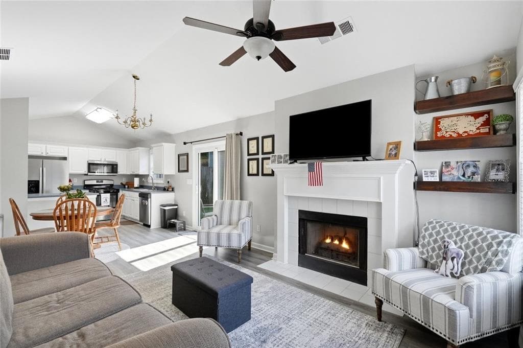 2 bedroom, 1 bathroom, 792 sq ft single family residence for sale at 226 Park Place, Woodstock, GA 30189 — photo 5