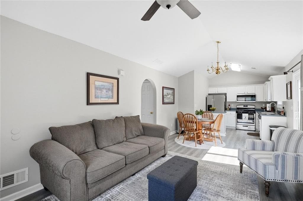 2 bedroom, 1 bathroom, 792 sq ft single family residence for sale at 226 Park Place, Woodstock, GA 30189 — photo 6