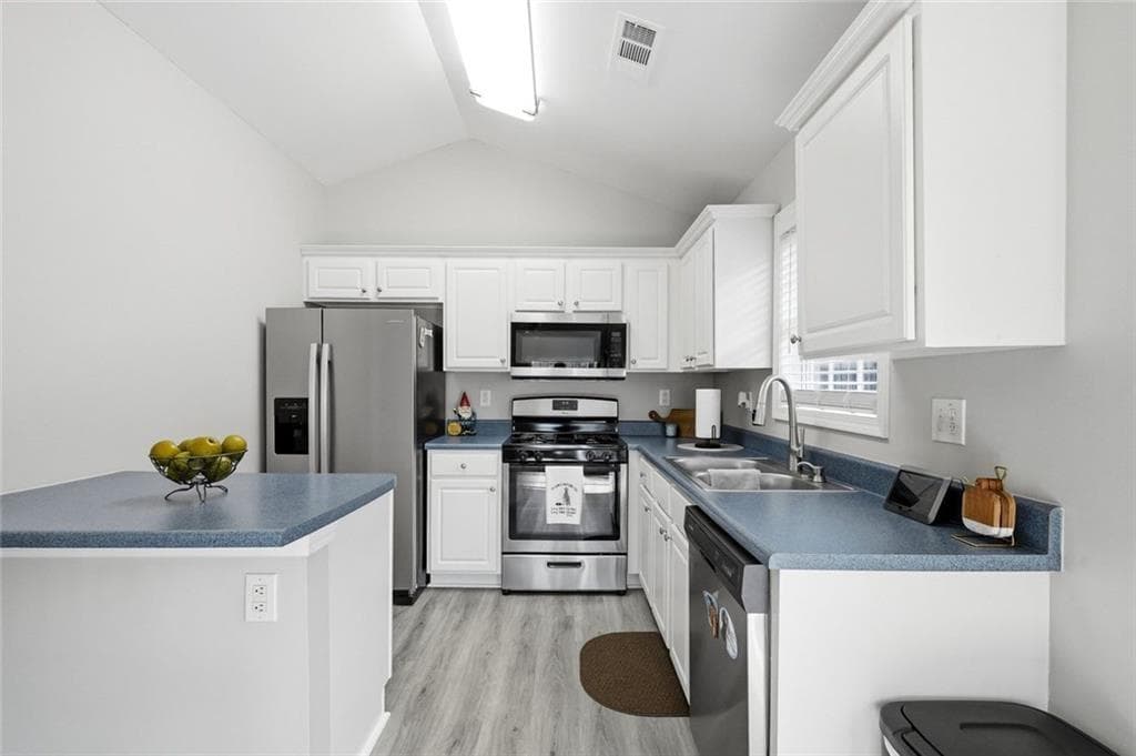 2 bedroom, 1 bathroom, 792 sq ft single family residence for sale at 226 Park Place, Woodstock, GA 30189 — photo 9