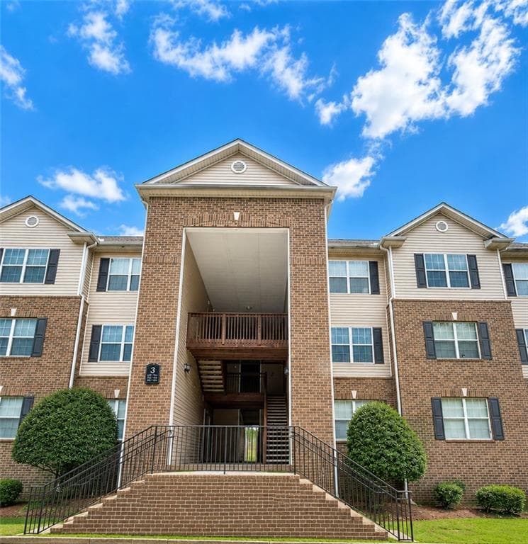 3 bedroom, 2 bathroom, 1,202 sq ft townhouse for sale at 3101 Par Three Way, Lithonia, GA 30038