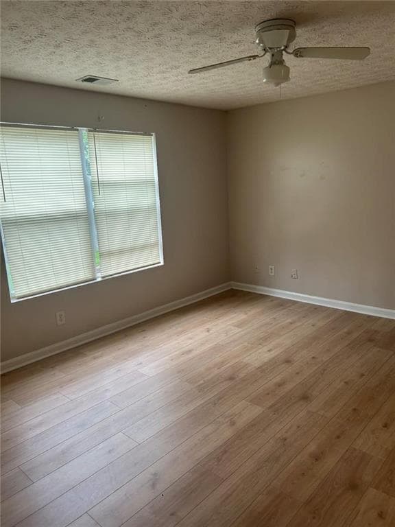 3 bedroom, 2 bathroom, 1,202 sq ft townhouse for sale at 3101 Par Three Way, Lithonia, GA 30038 — photo 4