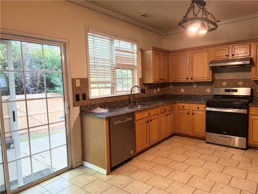 3 bedroom, 3 bathroom, 1,952 sq ft single family residence for rent at 6460 Whirlaway Drive, Cumming, GA 30040 for $2,600 a month — photo 5