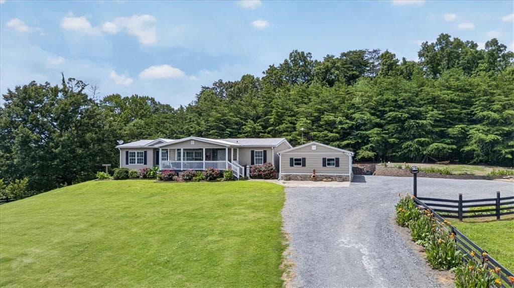 3 bedroom, 2 bathroom, 1,920 sq ft single family residence for sale at 290 Knucklesville Road, Rydal, GA 30171 — photo 2