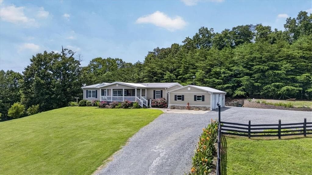 3 bedroom, 2 bathroom, 1,920 sq ft single family residence for sale at 290 Knucklesville Road, Rydal, GA 30171 — photo 4