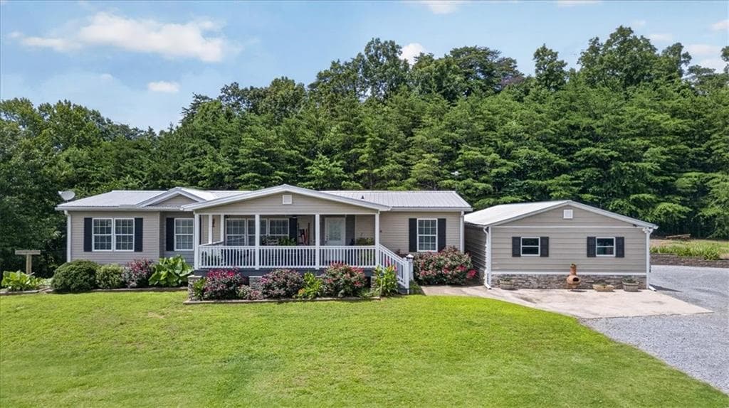 3 bedroom, 2 bathroom, 1,920 sq ft single family residence for sale at 290 Knucklesville Road, Rydal, GA 30171