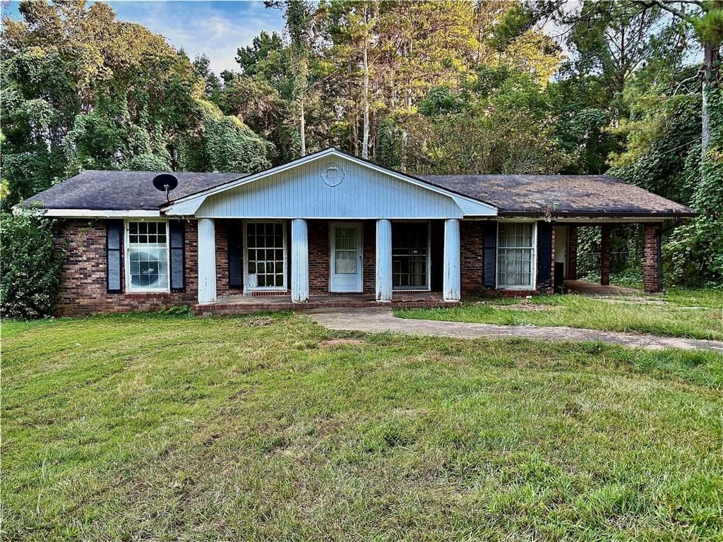 3 bedroom, 1 bathroom, 1,201 sq ft single family residence for sale at 300 Tanners Bridge Road, Bethlehem, GA 30620