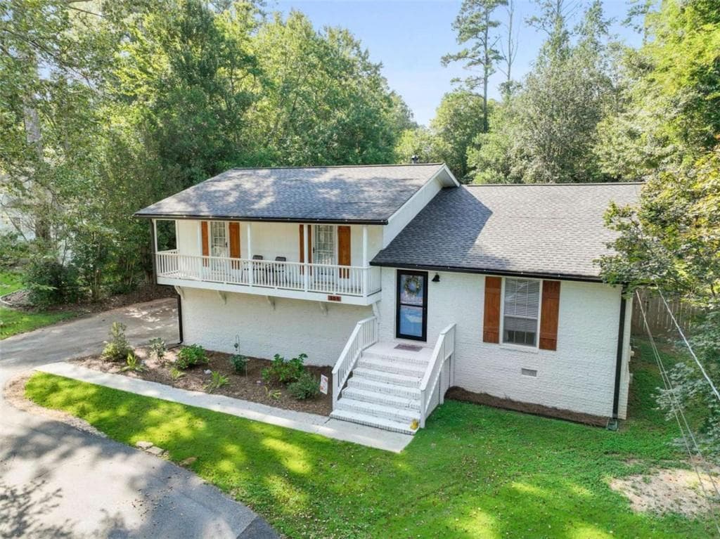 3 bedroom, 3 bathroom, 2,218 sq ft single family residence for sale at 309 Burke Circle, Mcdonough, GA 30253 — photo 1 of 37