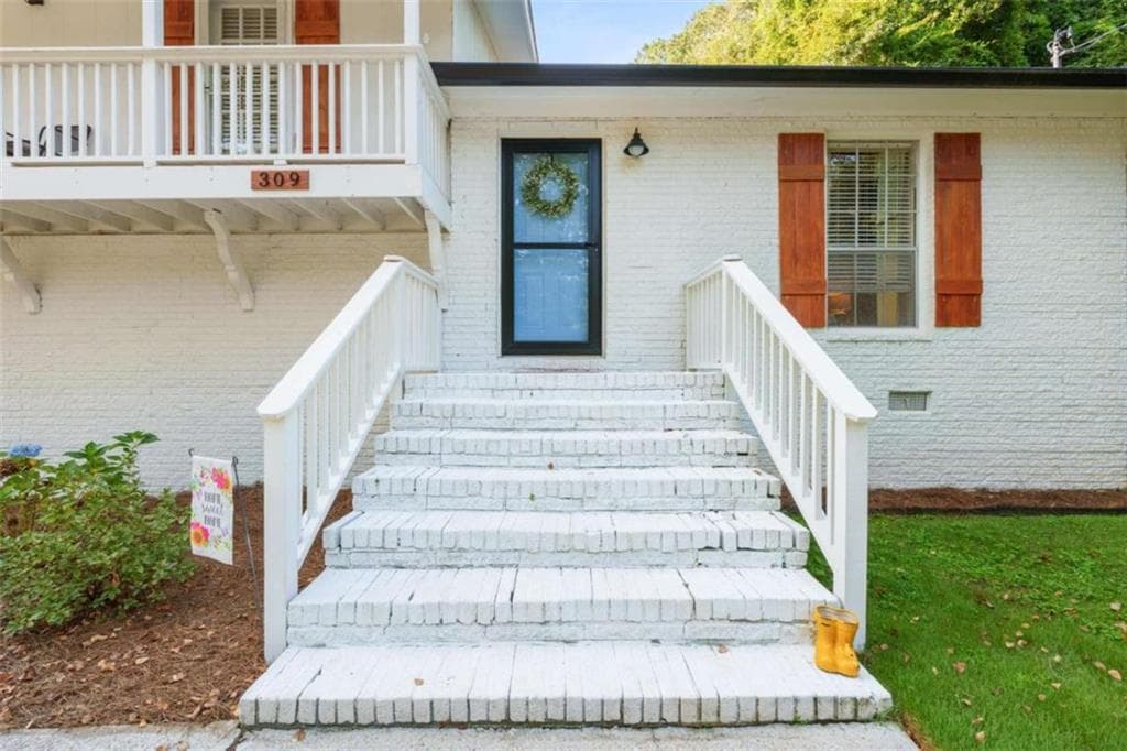 3 bedroom, 3 bathroom, 2,218 sq ft single family residence for sale at 309 Burke Circle, Mcdonough, GA 30253 — photo 4