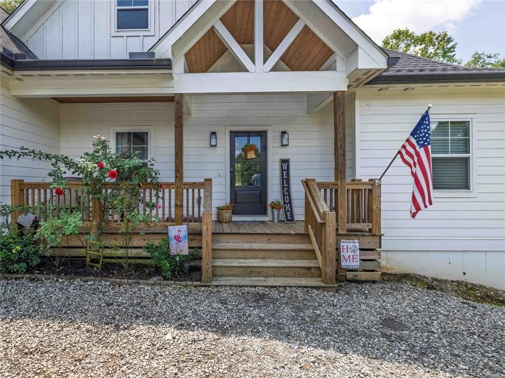 3 bedroom, 3 bathroom, 4,799 sq ft single family residence for sale at 449 Captains Court, Clarkesville, GA 30523 — photo 4