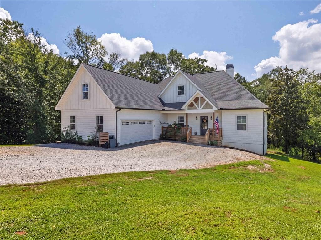 3 bedroom, 3 bathroom, 4,799 sq ft single family residence for sale at 449 Captains Court, Clarkesville, GA 30523 — photo 5