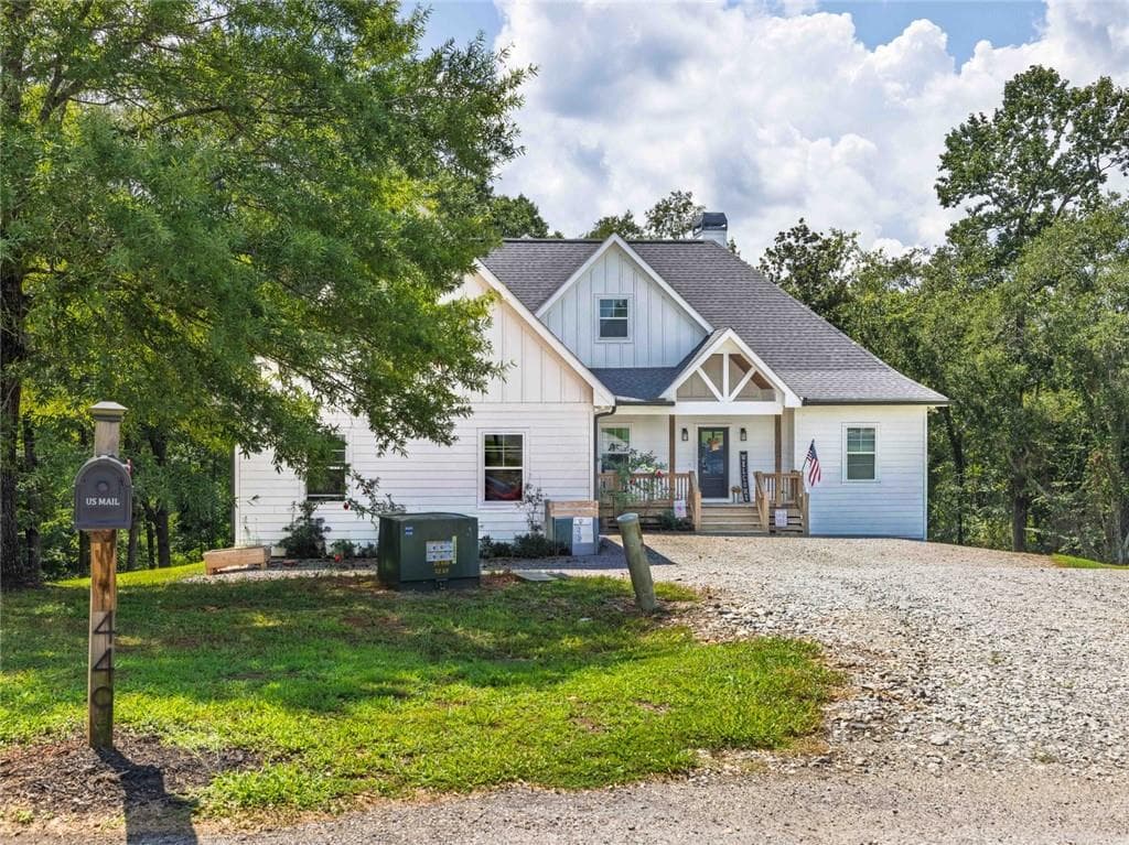 3 bedroom, 3 bathroom, 4,799 sq ft single family residence for sale at 449 Captains Court, Clarkesville, GA 30523 — photo 6