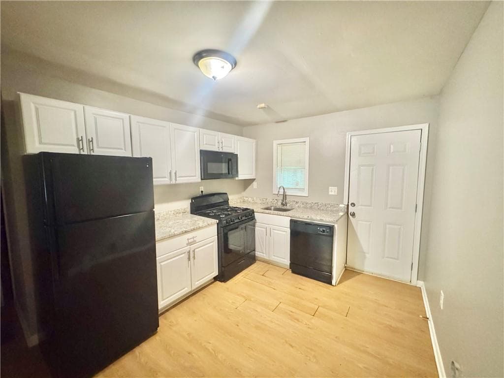 2 bedroom, 1 bathroom, 1,624 sq ft duplex for rent at 6321 Raymond Terrace, Union City, GA 30291 for $1,200 a month — photo 2