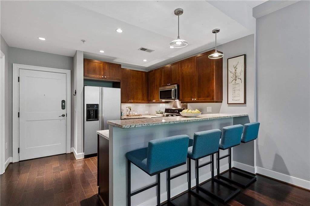 1 bedroom, 1 bathroom, 871 sq ft condominium for sale at 201 W Ponce De Leon Avenue 333, Decatur, GA 30030 — photo 3