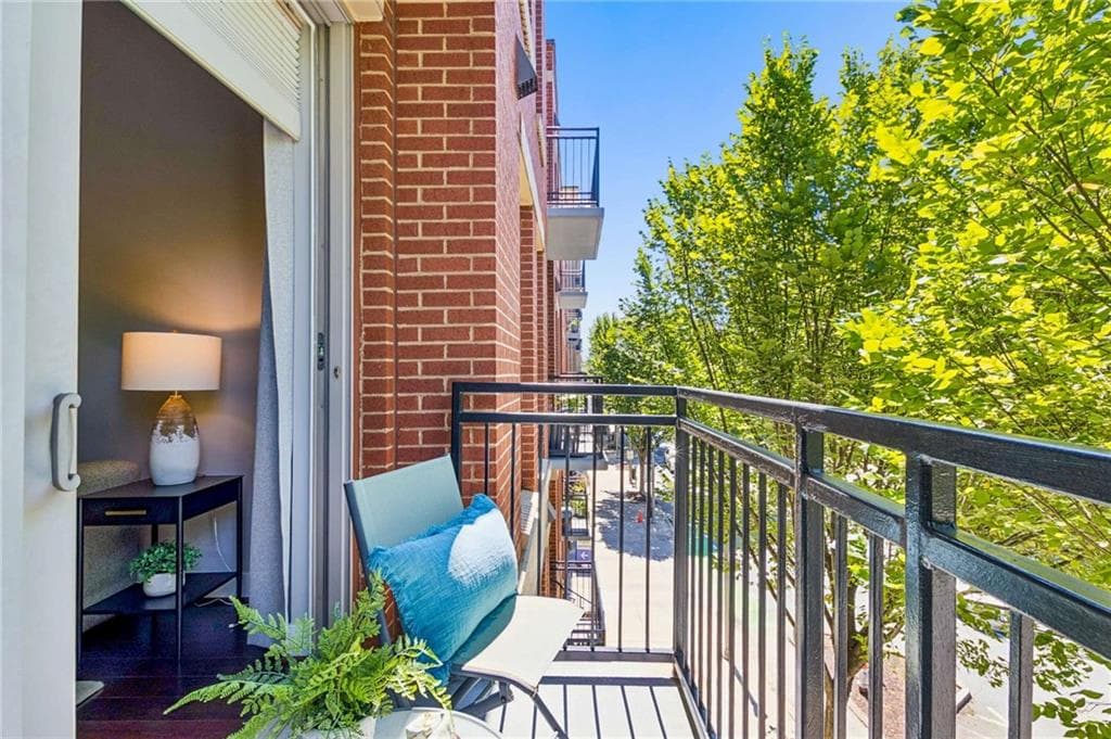 1 bedroom, 1 bathroom, 871 sq ft condominium for sale at 201 W Ponce De Leon Avenue 333, Decatur, GA 30030 — photo 4