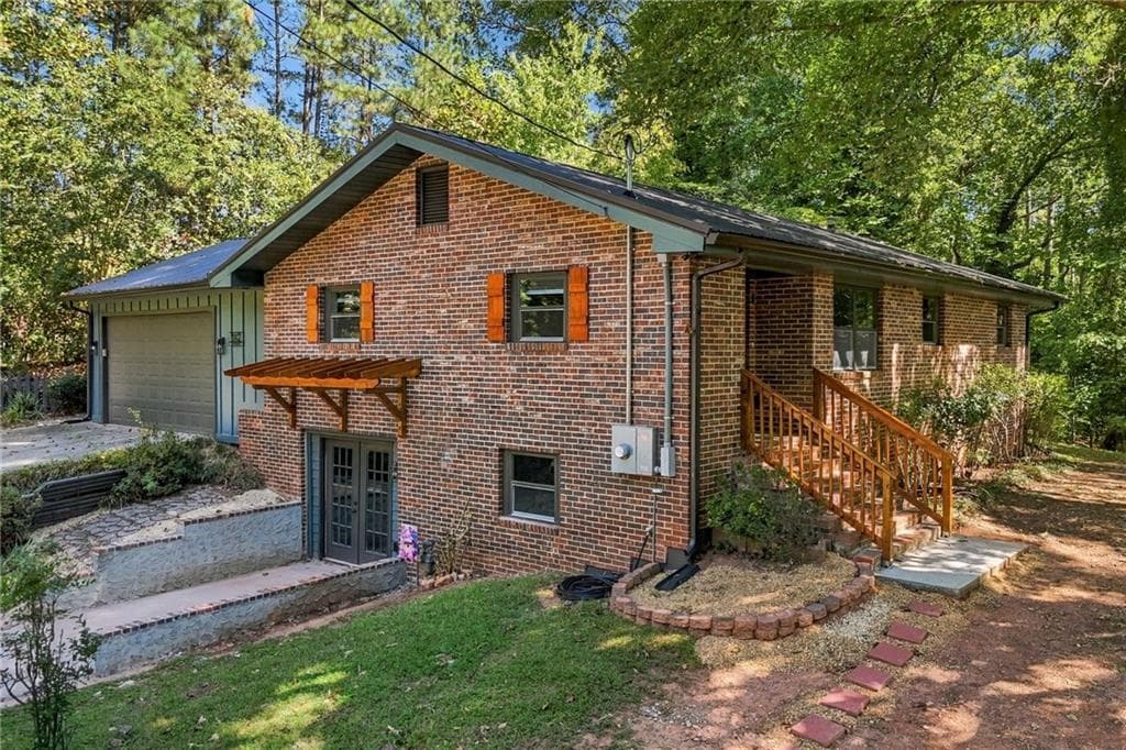 3 bedroom, 2 bathroom, 1,345 sq ft single family residence for sale at 142 Ann Drive, Canton, GA 30114 — photo 3