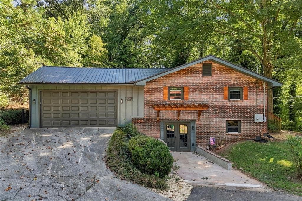 3 bedroom, 2 bathroom, 1,345 sq ft single family residence for sale at 142 Ann Drive, Canton, GA 30114 — photo 4