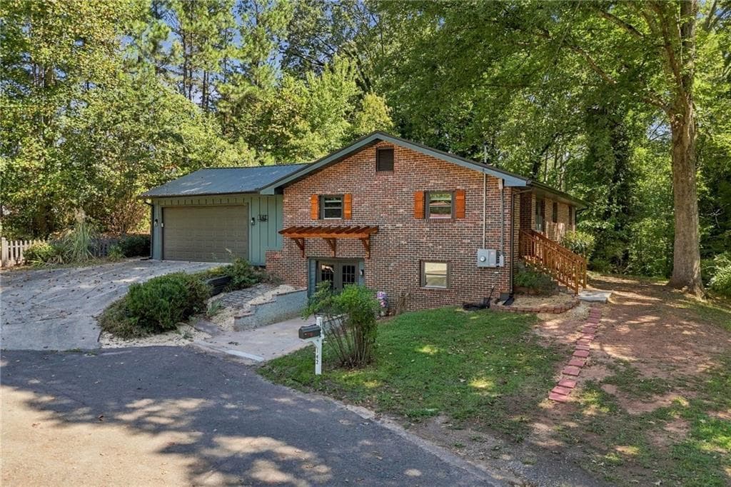 3 bedroom, 2 bathroom, 1,345 sq ft single family residence for sale at 142 Ann Drive, Canton, GA 30114 — photo 5