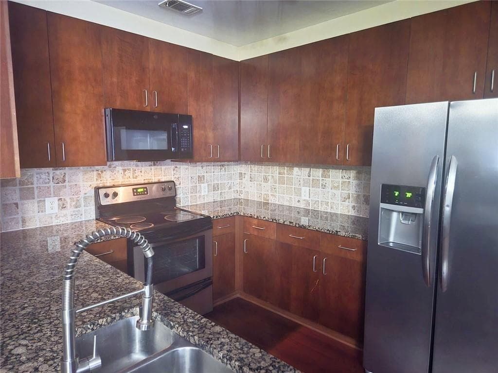 2 bedroom, 2 bathroom, 1,208 sq ft condominium for rent at 898 Oak Street 3203, Atlanta, GA 30310 for $1,900 a month — photo 8
