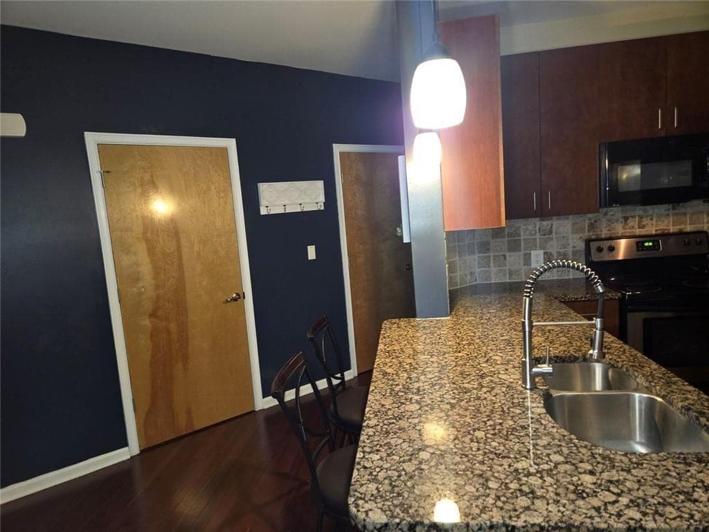 2 bedroom, 2 bathroom, 1,208 sq ft condominium for rent at 898 Oak Street 3203, Atlanta, GA 30310 for $1,900 a month — photo 9