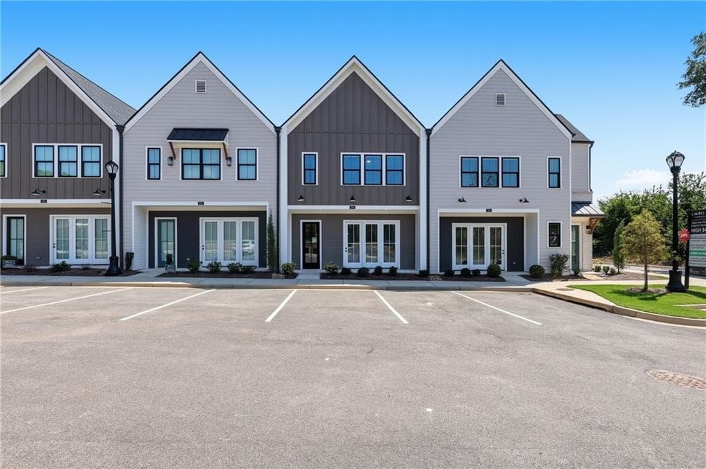 3 bedroom, 3 bathroom, 1,870 sq ft townhouse for sale at 329 Orchid Street, Braselton, GA 30517 — photo 3
