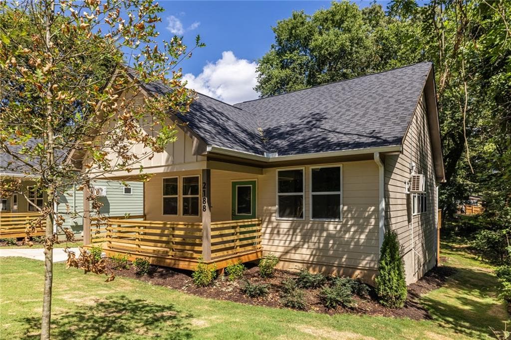 3 bedroom, 2 bathroom, 1,200 sq ft single family residence for sale at 2188 Bicknell Street, Atlanta, GA 30315 — photo 3
