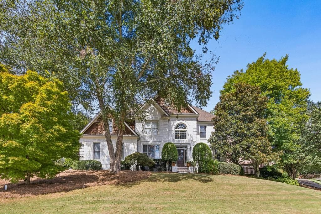 5 bedroom, 5 bathroom, 4,105 sq ft single family residence under contract at 935 Water Grove Court, Roswell, GA 30075 — photo 6