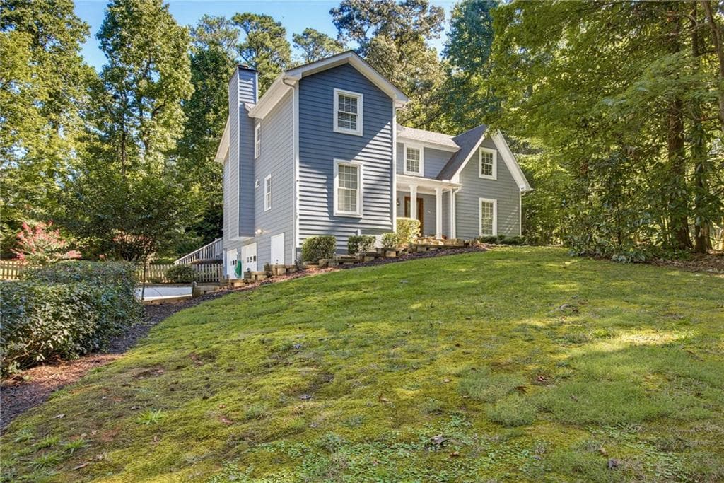5 bedroom, 3 bathroom, 2,638 sq ft single family residence under contract at 3657 Tinsley Place, Duluth, GA 30096 — photo 2