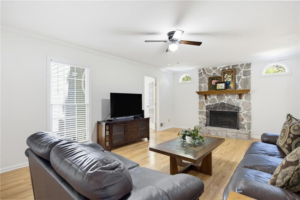 5 bedroom, 3 bathroom, 2,638 sq ft single family residence under contract at 3657 Tinsley Place, Duluth, GA 30096 — photo 10
