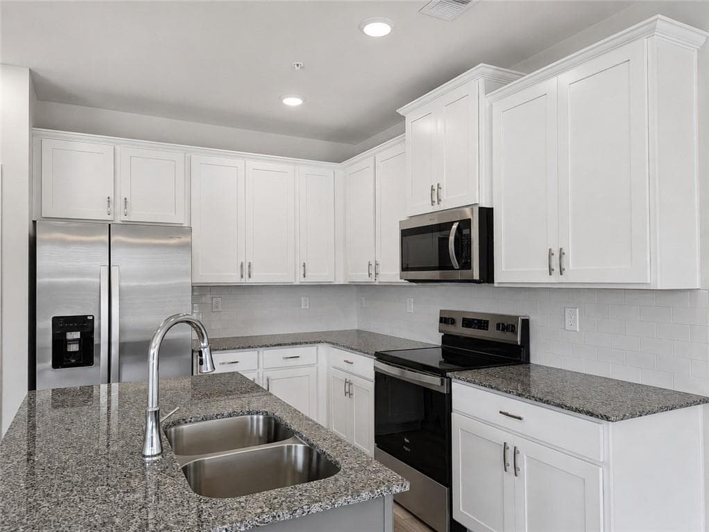 3 bedroom, 3 bathroom, 1,467 sq ft townhouse for sale at 9444 Maple Grove Lane LOT 60, Jonesboro, GA 30238 — photo 8
