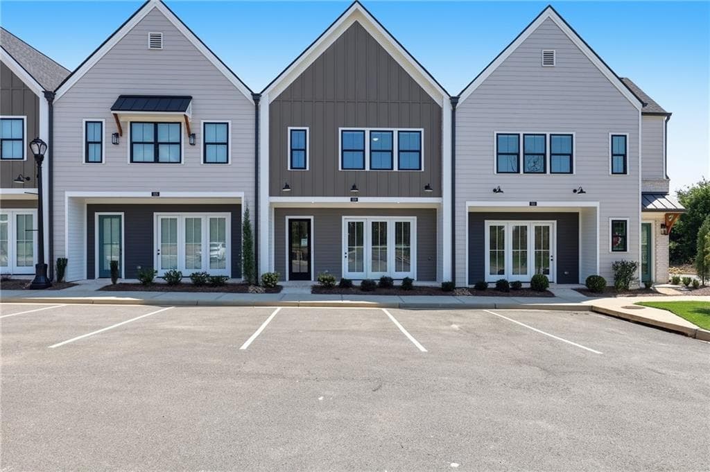 3 bedroom, 3 bathroom, 1,870 sq ft townhouse for sale at 297 Orchid Street, Braselton, GA 30517 — photo 3