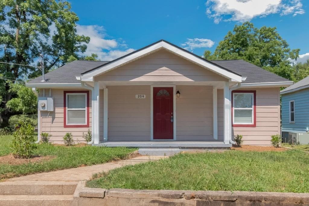 3 bedroom, 2 bathroom, 1,694 sq ft single family residence for sale at 204 Mill Street, Barnesville, GA 30204