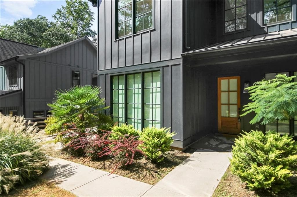 3 bedroom, 3 bathroom, 2,098 sq ft townhouse for rent at 1241 BRIDGES Avenue A, Atlanta, GA 30310 for $3,200 a month — photo 3