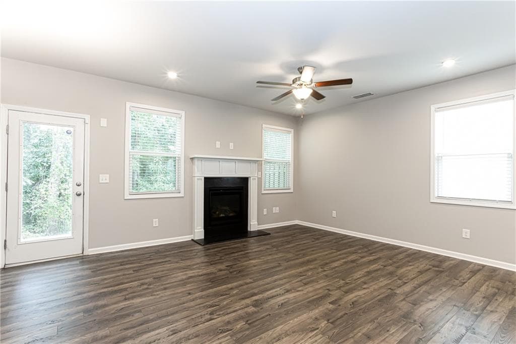 3 bedroom, 3 bathroom, 2,328 sq ft townhouse for sale at 6219 Centennial Run, Atlanta, GA 30349 — photo 5