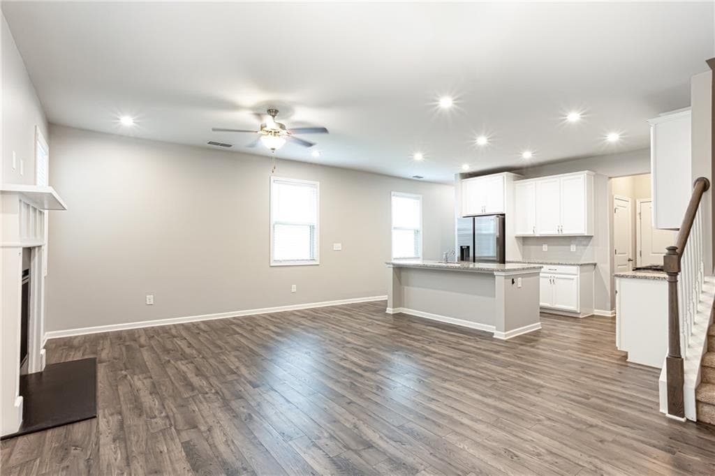 3 bedroom, 3 bathroom, 2,328 sq ft townhouse for sale at 6219 Centennial Run, Atlanta, GA 30349 — photo 6