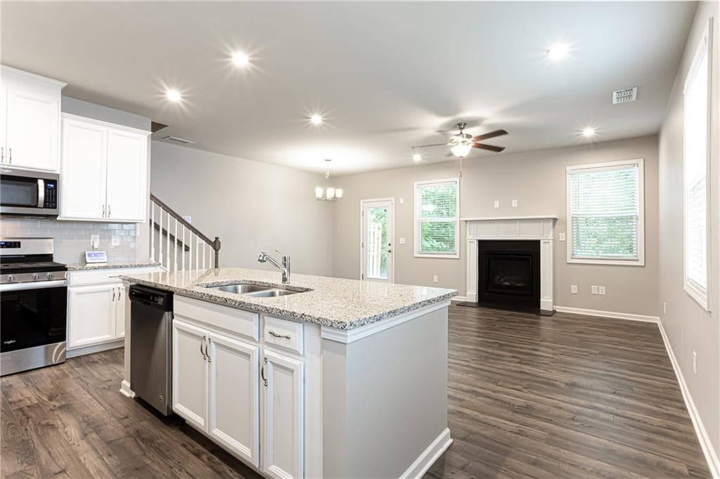 3 bedroom, 3 bathroom, 2,328 sq ft townhouse for sale at 6219 Centennial Run, Atlanta, GA 30349 — photo 9