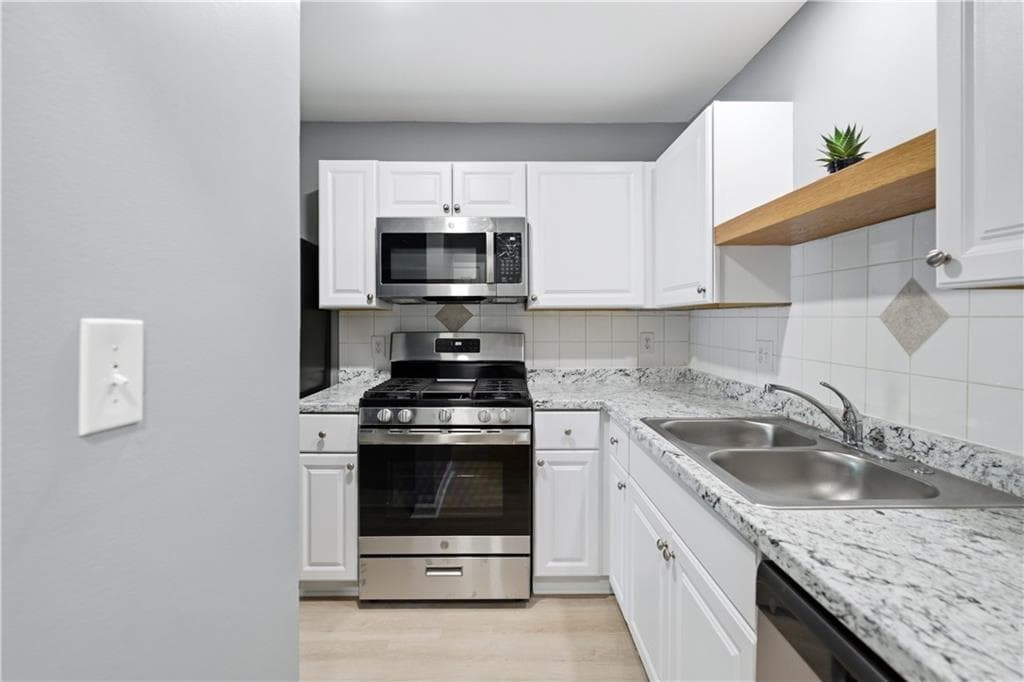 2 bedroom, 3 bathroom, 1,152 sq ft townhouse for sale at 3393 September Morn, Peachtree Corners, GA 30092 — photo 3