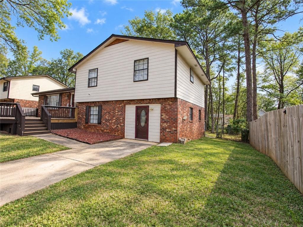 3 bedroom, 3 bathroom, 2,189 sq ft single family residence for sale at 6566 Melandre Drive, Morrow, GA 30260 — photo 3