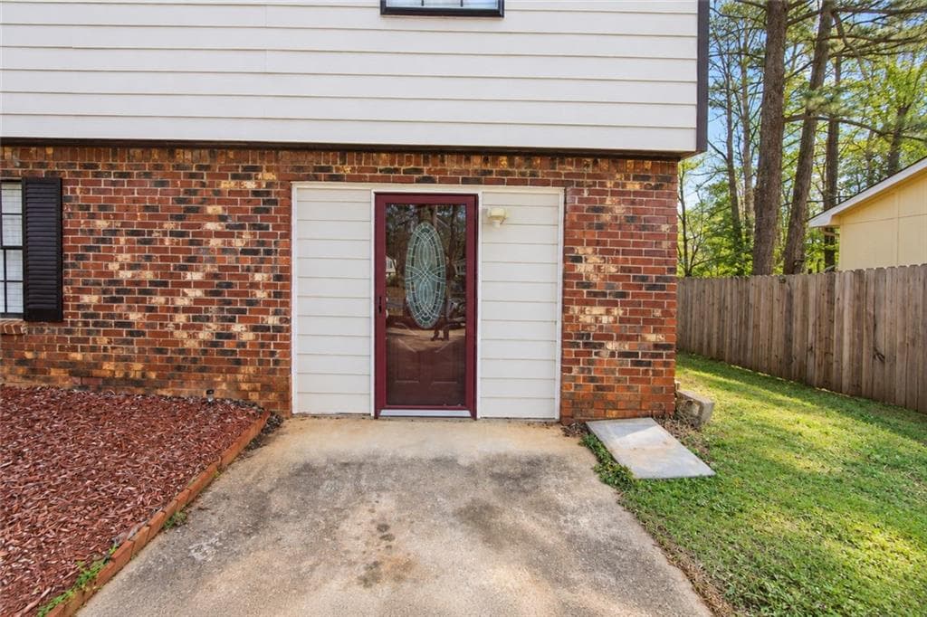 3 bedroom, 3 bathroom, 2,189 sq ft single family residence for sale at 6566 Melandre Drive, Morrow, GA 30260 — photo 4