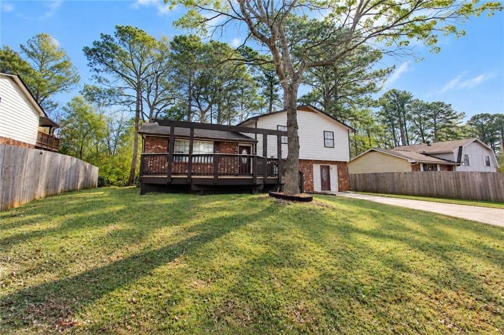 3 bedroom, 3 bathroom, 2,189 sq ft single family residence for sale at 6566 Melandre Drive, Morrow, GA 30260 — photo 2