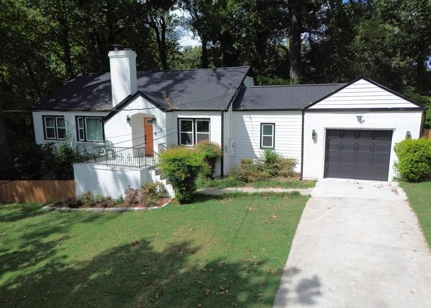 5 bedroom, 3 bathroom, 1,306 sq ft single family residence for sale at 10 Claire Drive, Atlanta, GA 30315 — photo 2