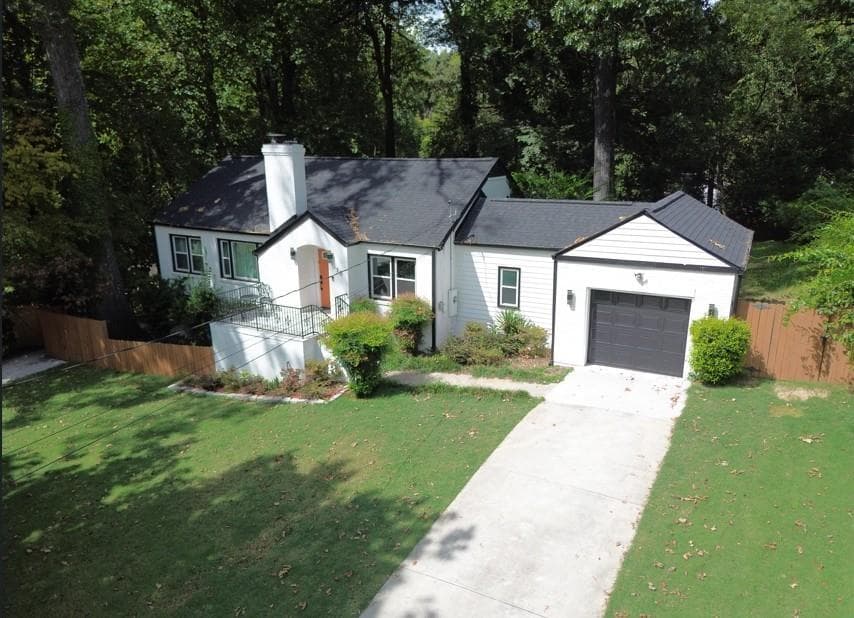 5 bedroom, 3 bathroom, 1,306 sq ft single family residence for sale at 10 Claire Drive, Atlanta, GA 30315 — photo 3