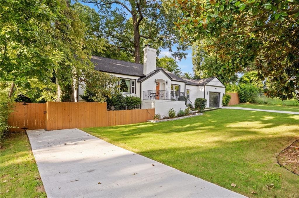 5 bedroom, 3 bathroom, 1,306 sq ft single family residence for sale at 10 Claire Drive, Atlanta, GA 30315 — photo 4