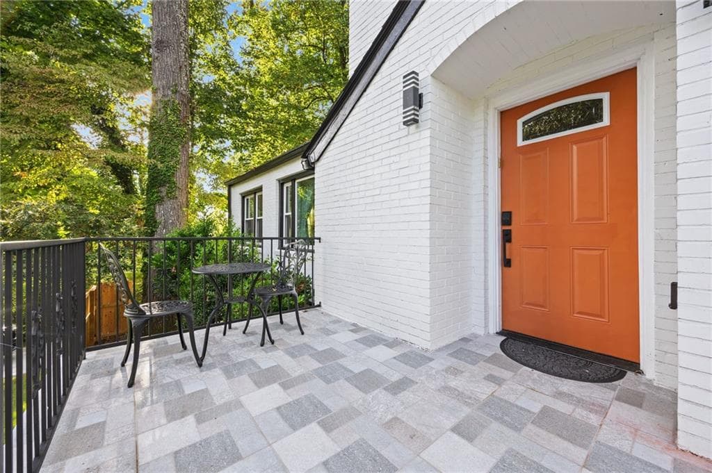 5 bedroom, 3 bathroom, 1,306 sq ft single family residence for sale at 10 Claire Drive, Atlanta, GA 30315 — photo 6