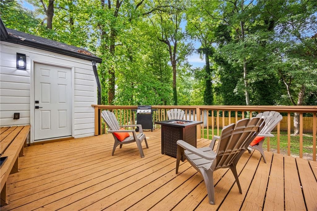 5 bedroom, 3 bathroom, 1,306 sq ft single family residence for sale at 10 Claire Drive, Atlanta, GA 30315 — photo 7