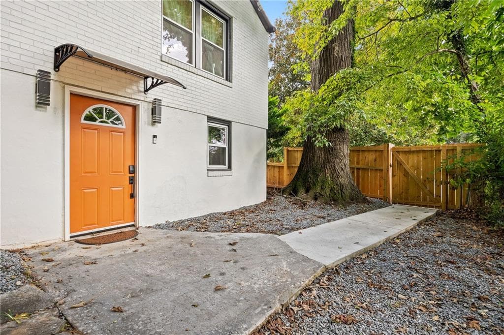 5 bedroom, 3 bathroom, 1,306 sq ft single family residence for sale at 10 Claire Drive, Atlanta, GA 30315 — photo 8