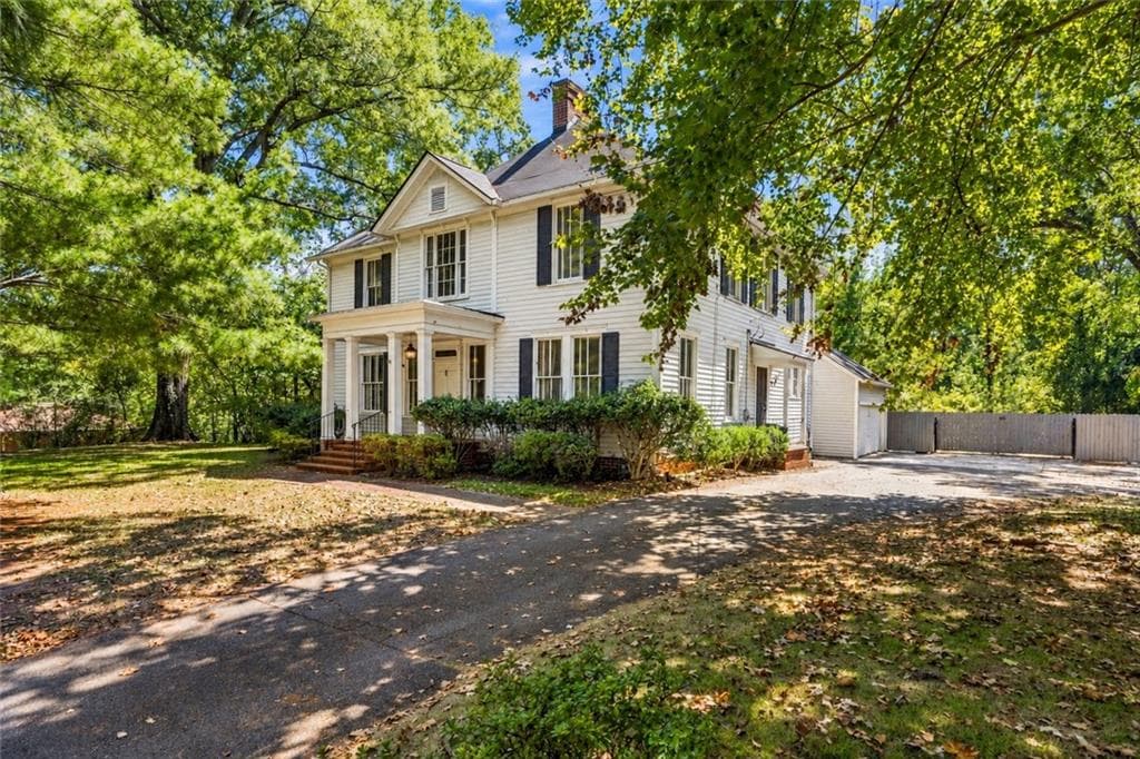 5 bedroom, 3 bathroom, 4,482 sq ft single family residence under contract at 201 Whitlock Avenue, Marietta, GA 30064 — photo 3
