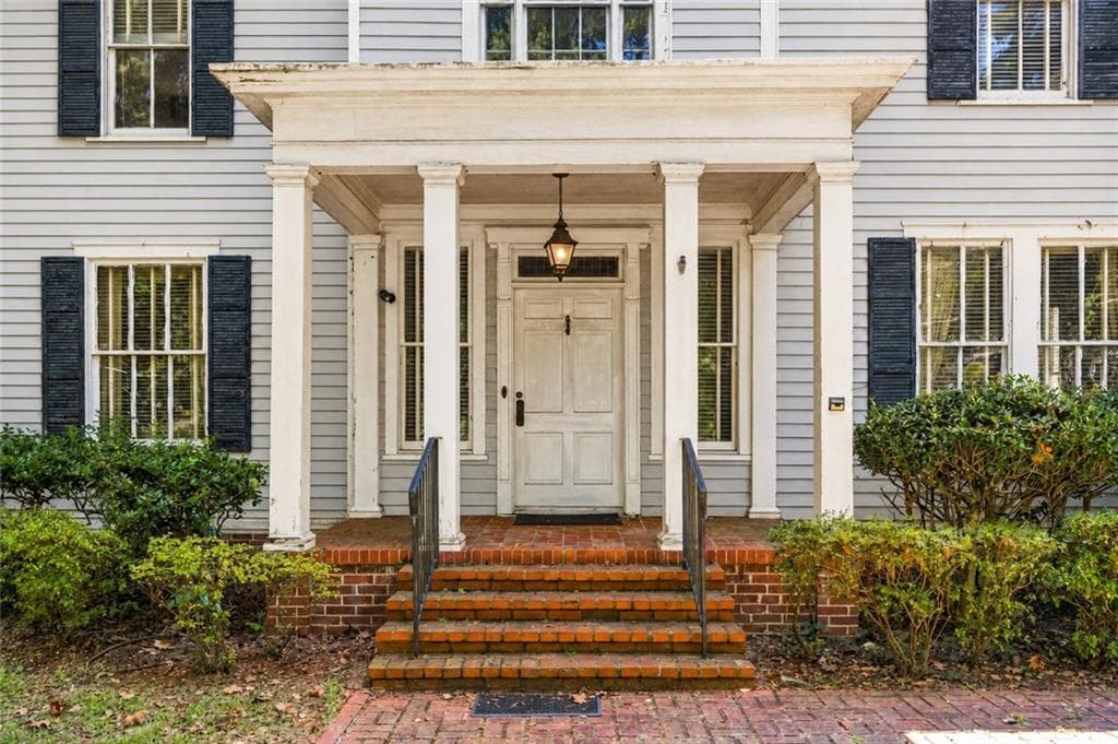5 bedroom, 3 bathroom, 4,482 sq ft single family residence under contract at 201 Whitlock Avenue, Marietta, GA 30064 — photo 4