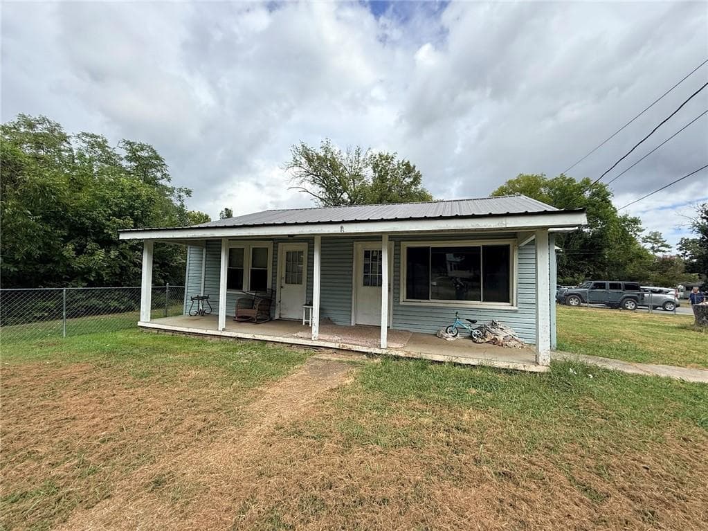 1 bedroom, 2 bathroom, 1,457 sq ft single family residence for sale at 645 James Street, Rossville, GA 30741